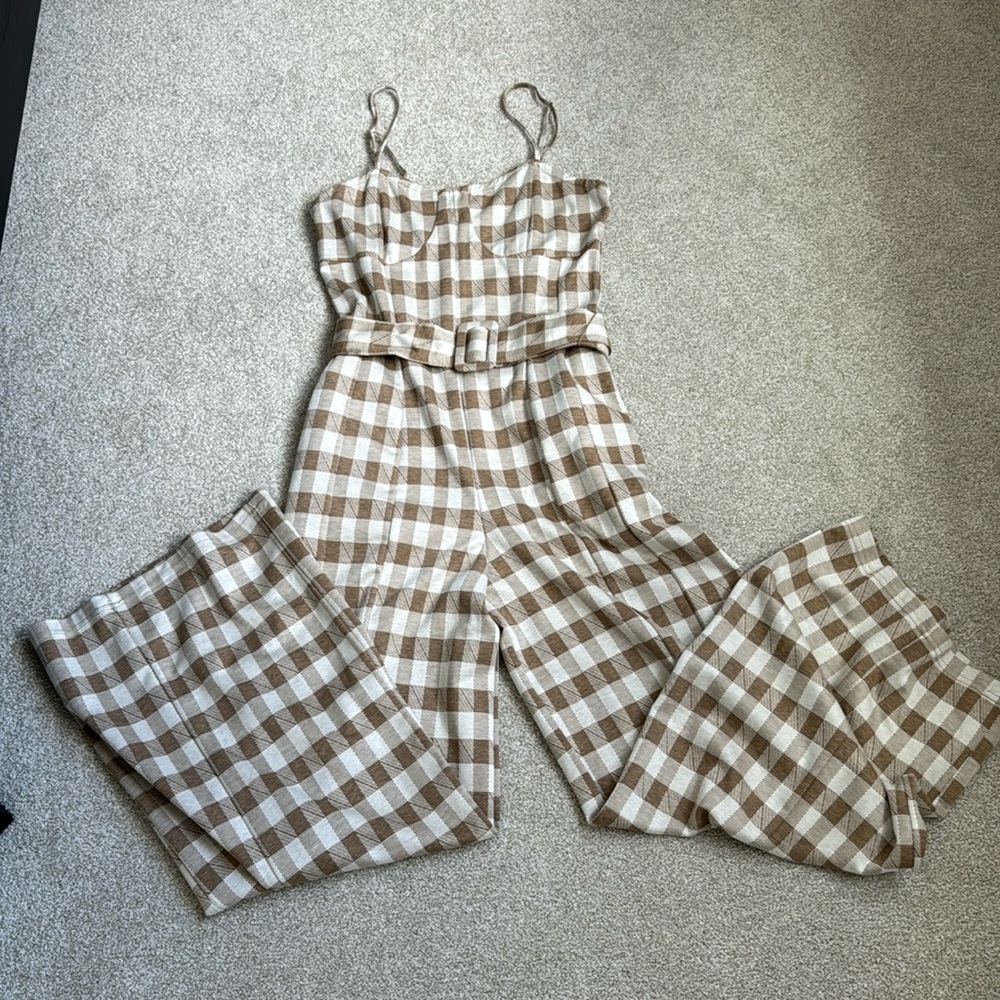 En Saison brown/cream checkered jumpsuit w detachable belt.  Adj straps.